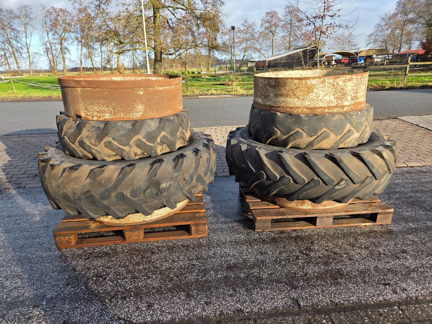 Set 15.5-38 + 12.4 R24