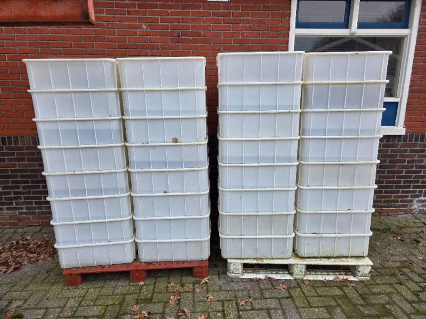 Partij kunststof bakken